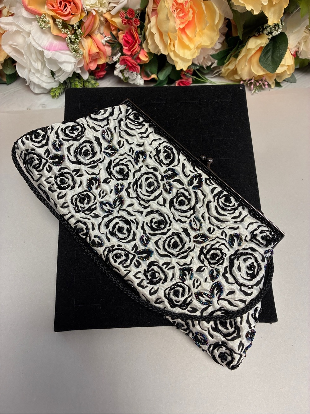 Lancôme Vintage Beaded Rose Evening Clutch Black White Kiss Lock Shoulder Bag